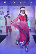 Model walks for Manali Jagtap Show at Global Magazine- Sultan Ahmed tribute fashion show on 15th Aug 2012 (195).JPG